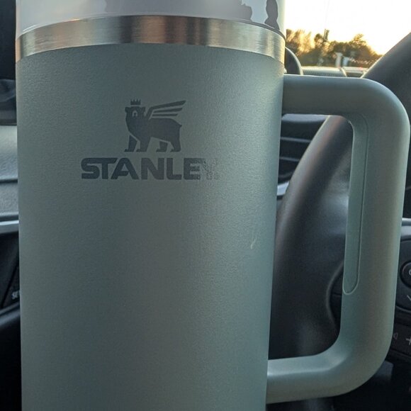 Stanley 40 oz shale - Picture 2 of 9